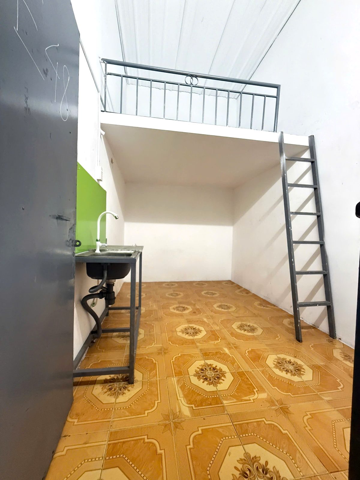 Phòng trọ có nội thất 18m² - Dĩ An, Bình Dương