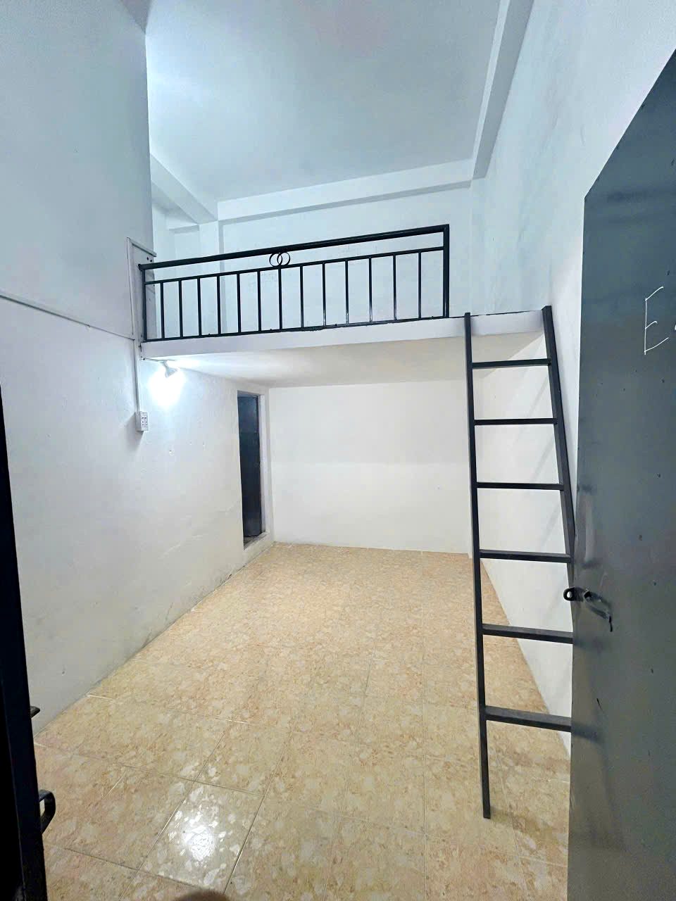 Phòng trọ có nội thất 18m² - Dĩ An, Bình Dương