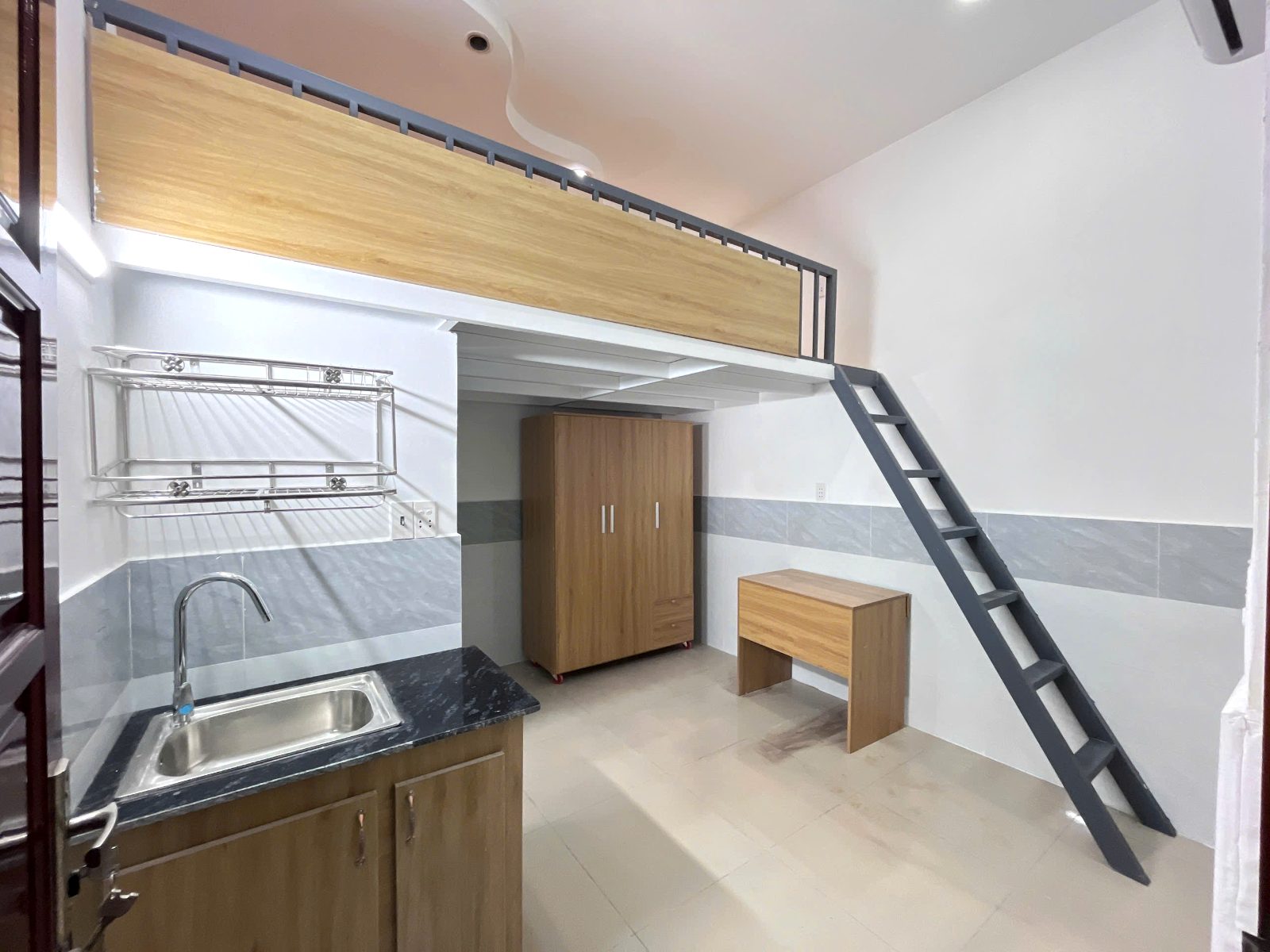 Phòng trọ có nội thất 24m² - Dĩ An, Bình Dương