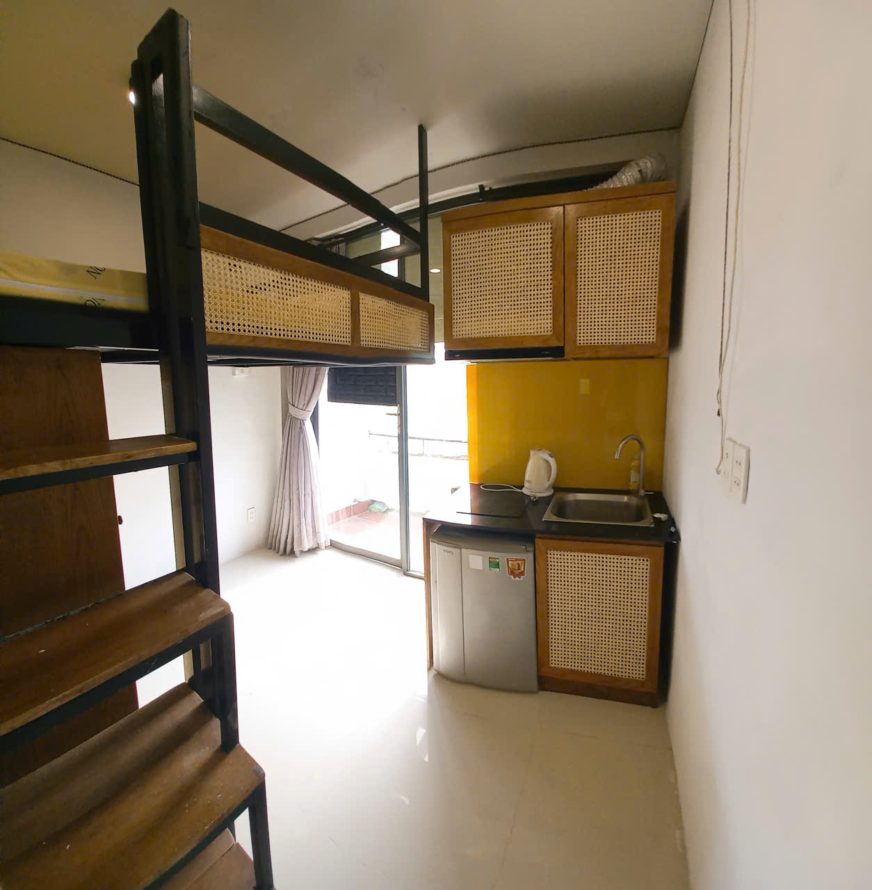 Phòng trọ có nội thất 21m² - Quận 1, TP.HCM