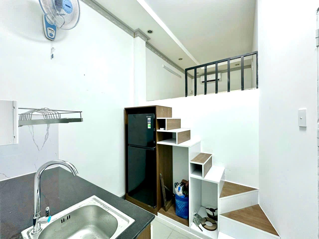 Phòng trọ có nội thất 10m² - Quận 1, TP.HCM