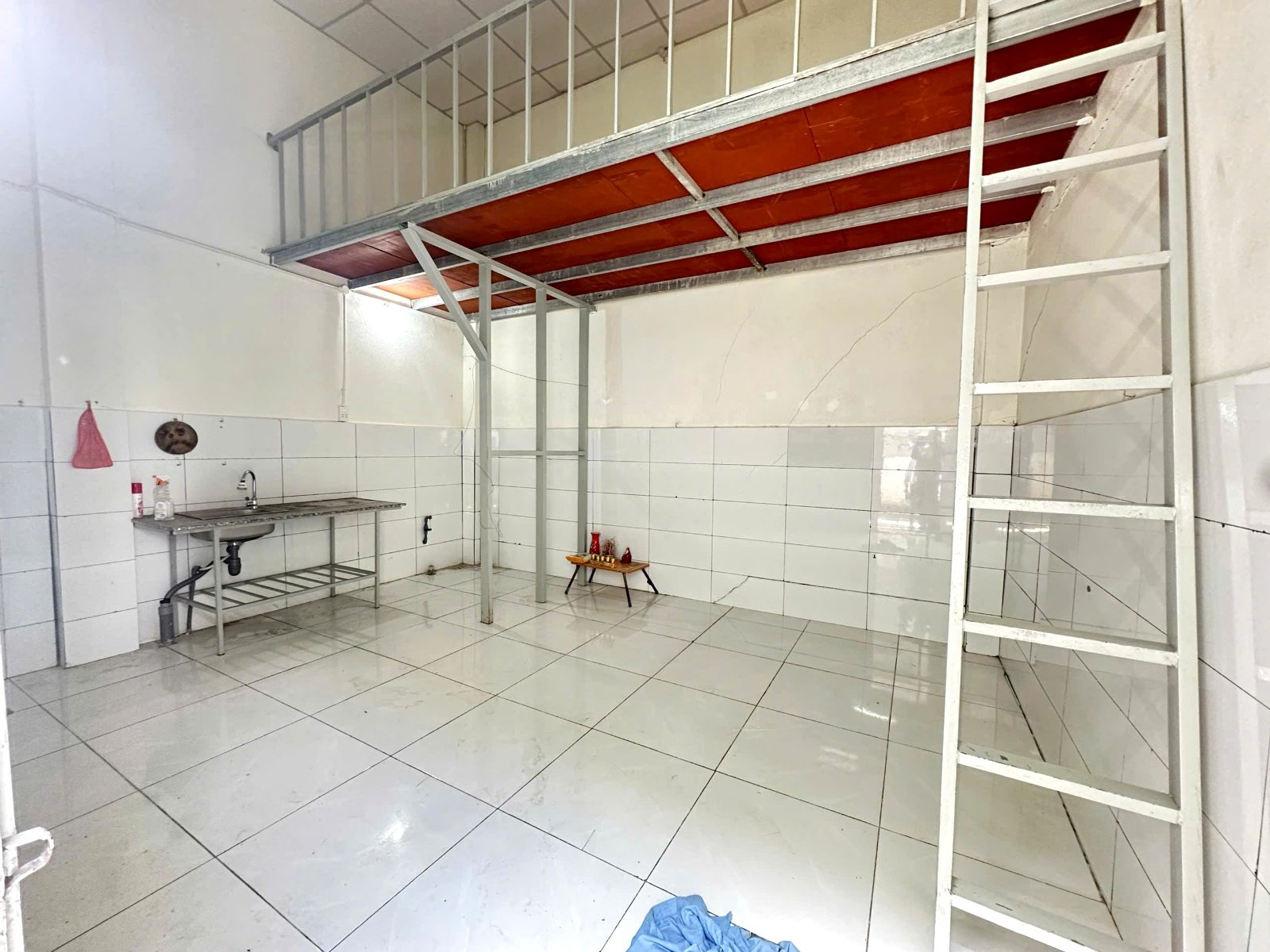 Phòng trọ có nội thất 26m² - Dĩ An, Bình Dương